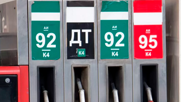 Почему бензин и дизель на АЗС не дешевеют вместе с нефтью