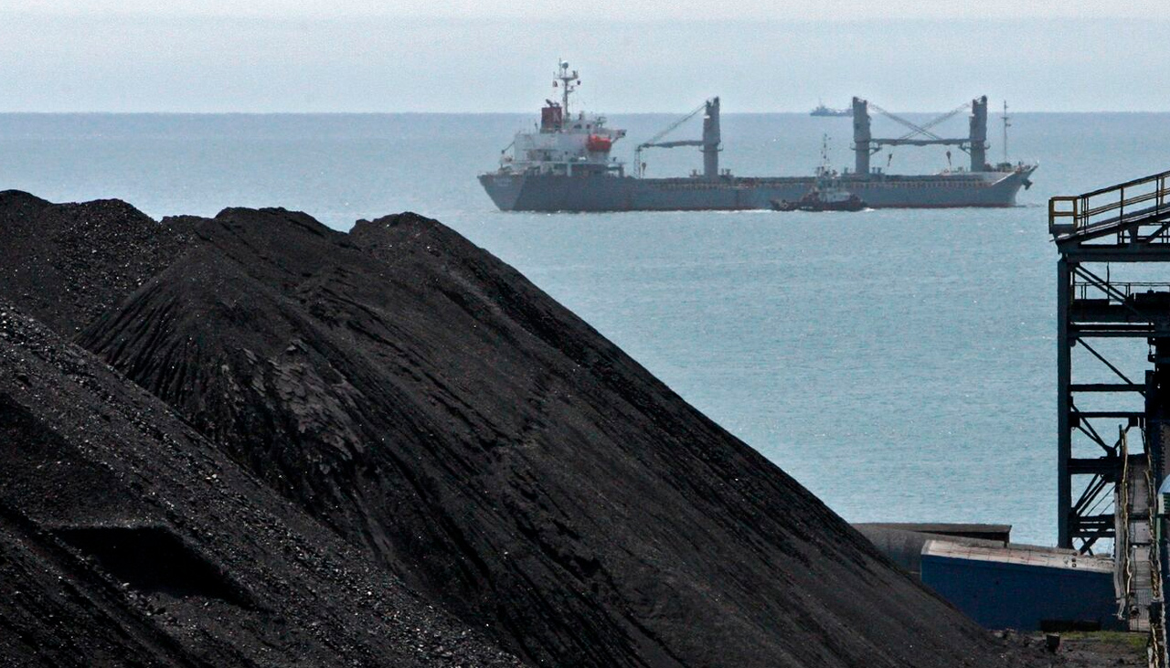 Морской экспорт угля из России к 2030 году снизится на 10%