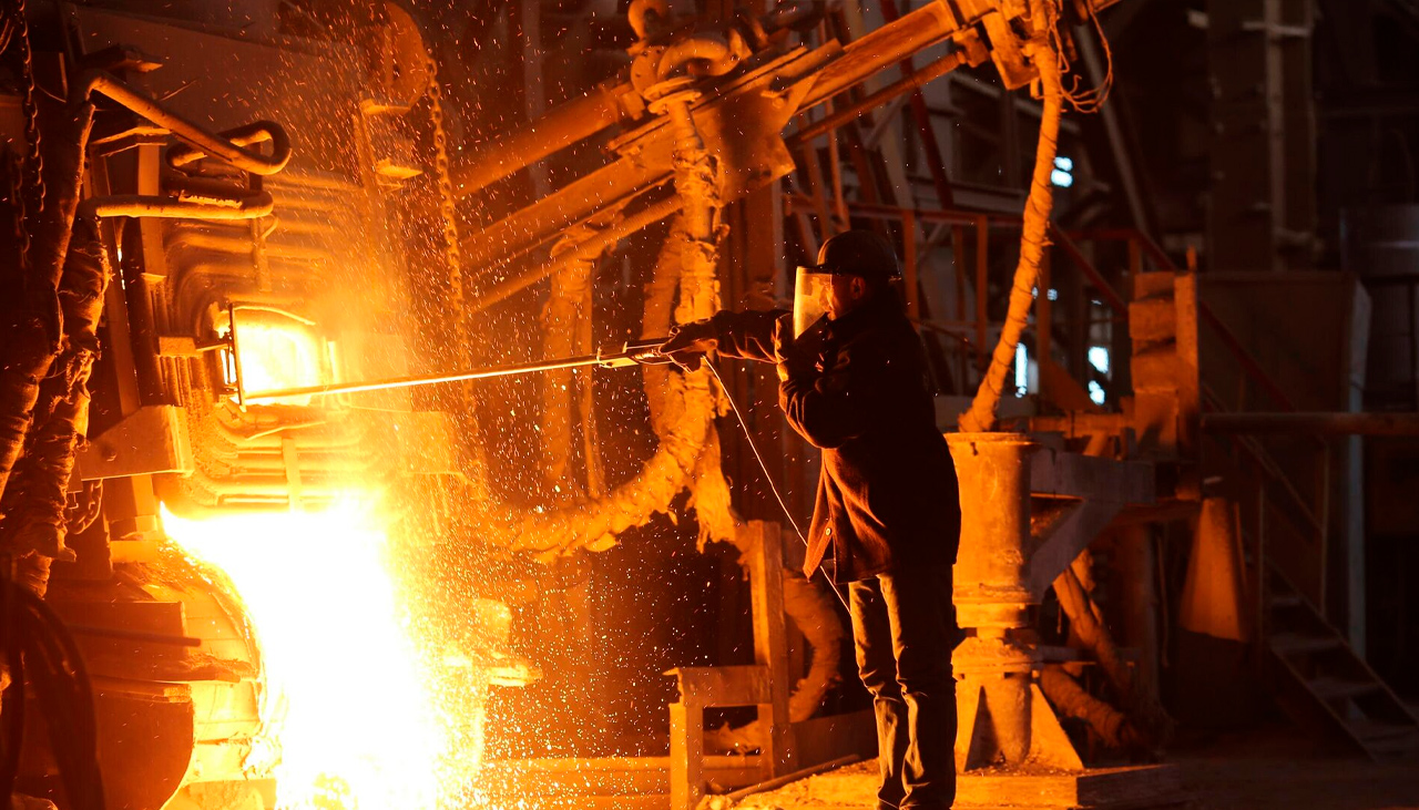 Выплавка стали в России за полугодие снизилась на 5%
